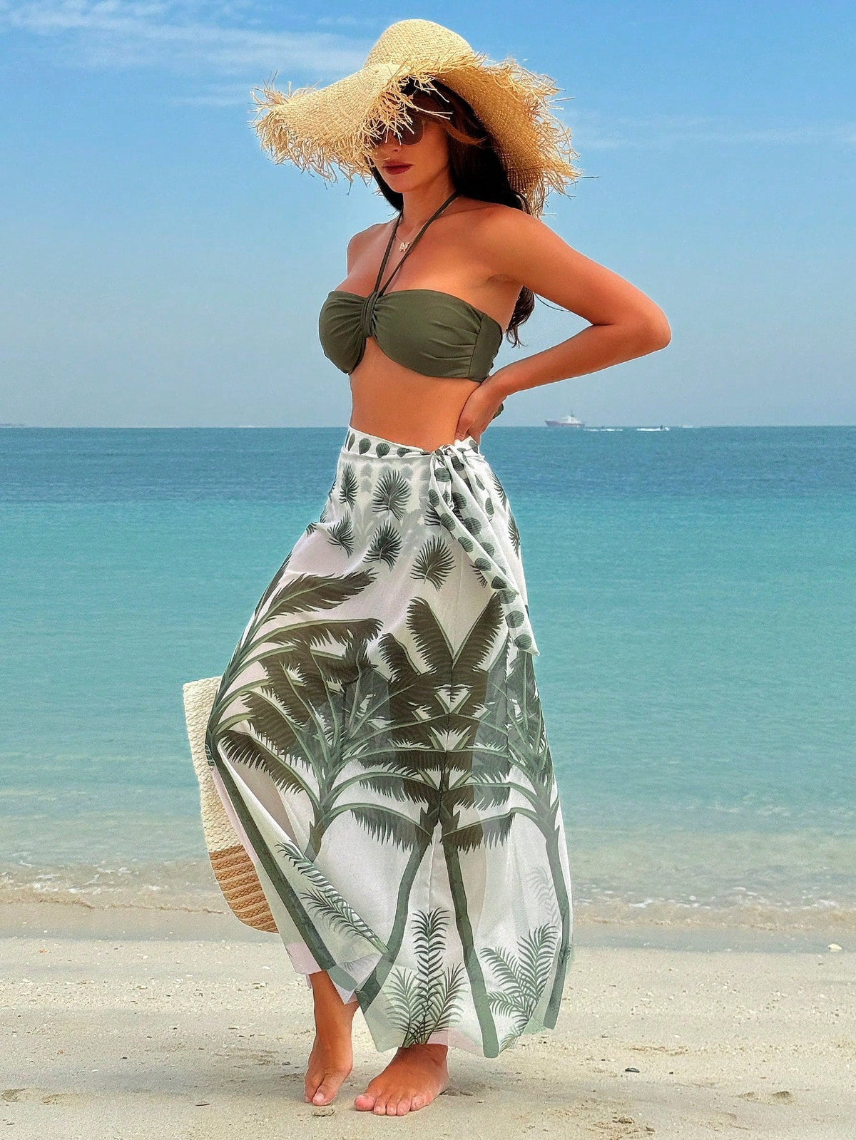 Conjunto De 3 Peças Biquíni Decote Halter E Saia Estampada Com Detalhe De Amarração Mara